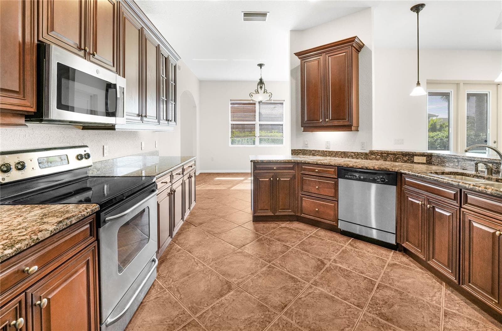 Single Family Residence at 4497 STRATHMORE DR, LAKE WALES, photo 5 of 73