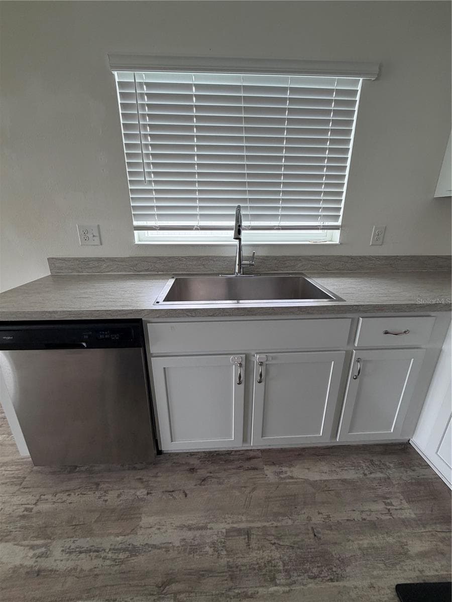 Kitchen sink/window - 2500 BEGONIA ST, MASCOTTE