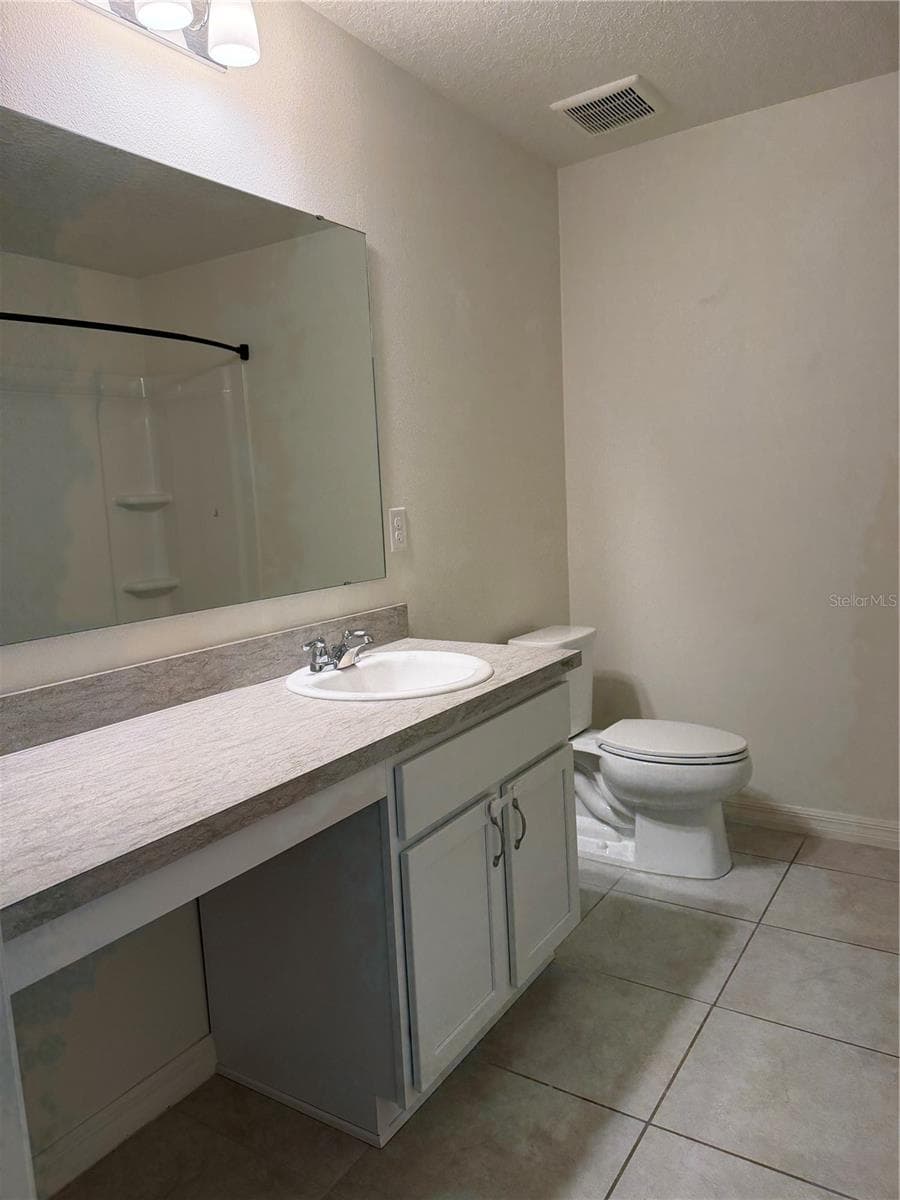 Bathroom # 2 - 2500 BEGONIA ST, MASCOTTE