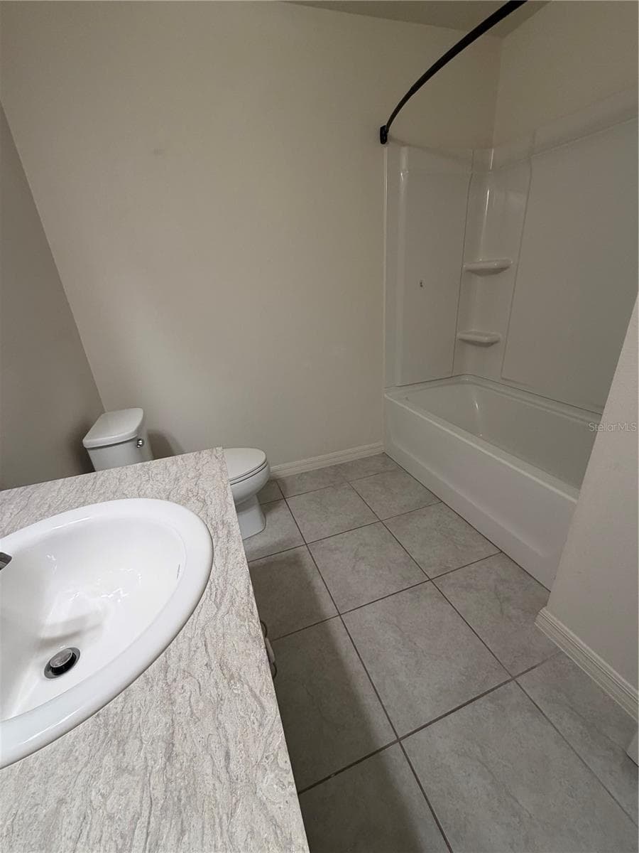 Bathroom # 2 with tub/shower - 2500 BEGONIA ST, MASCOTTE