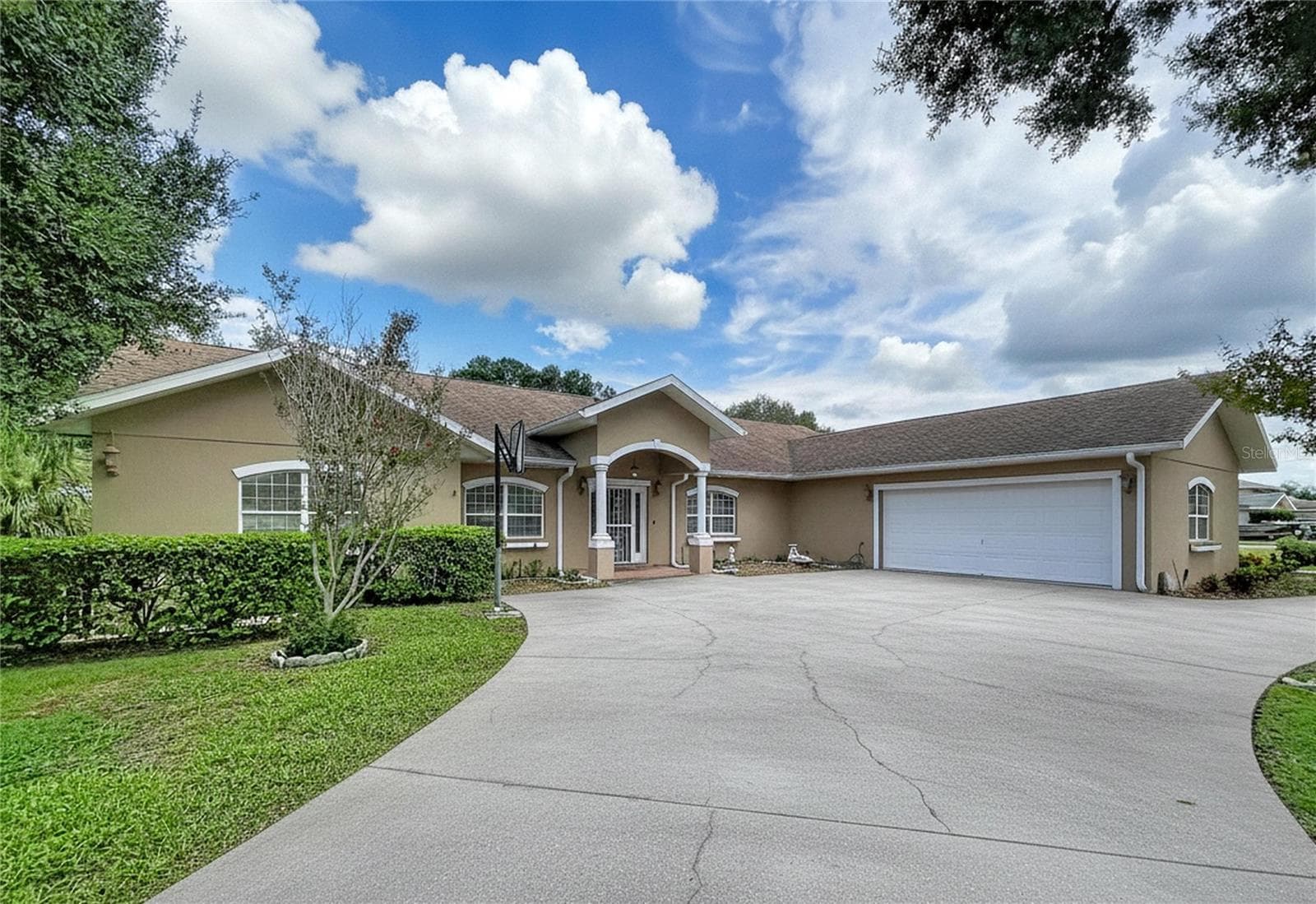 Front exterior of 1348 Edgewater Beach Drive - 1348 EDGEWATER BEACH DR, LAKELAND