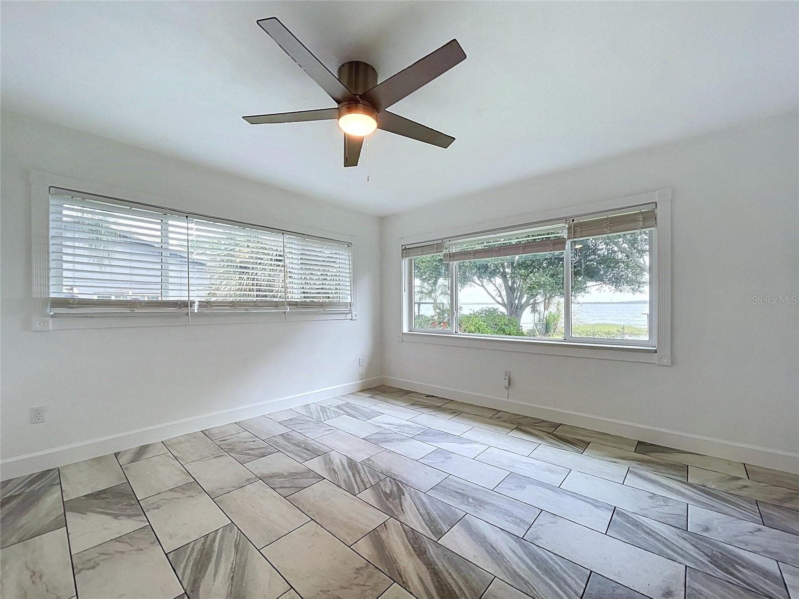 Bedroom 1 with windows on two walls - 1348 EDGEWATER BEACH DR, LAKELAND