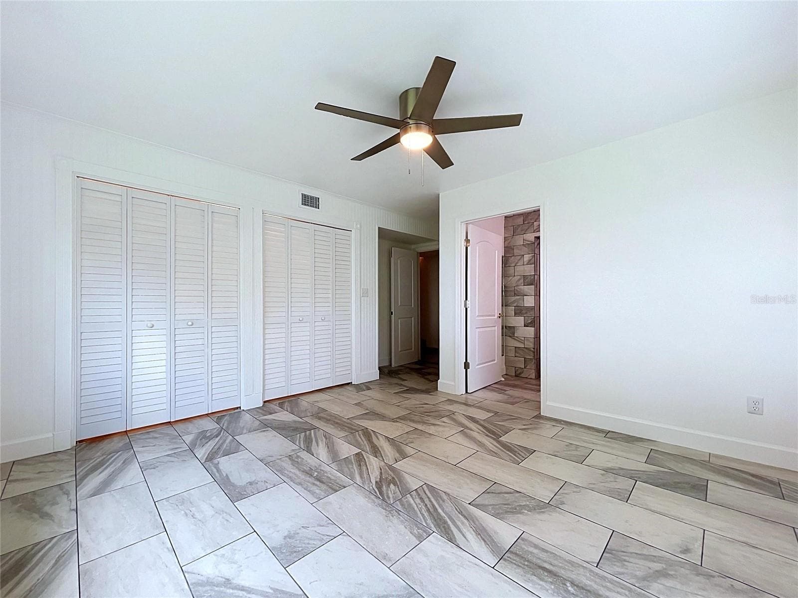 Bedroom 1 showing closet and doorway - 1348 EDGEWATER BEACH DR, LAKELAND