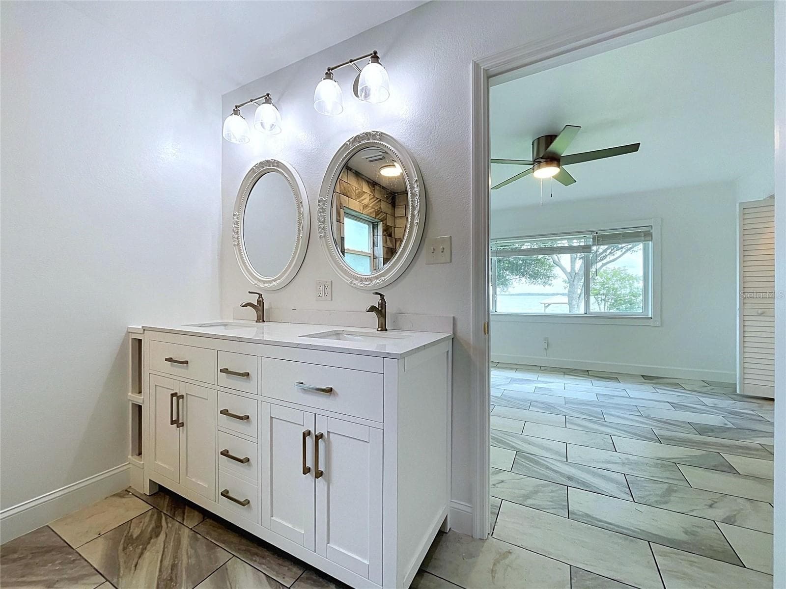 Bathroom 1 vanity and adjoining shower - 1348 EDGEWATER BEACH DR, LAKELAND