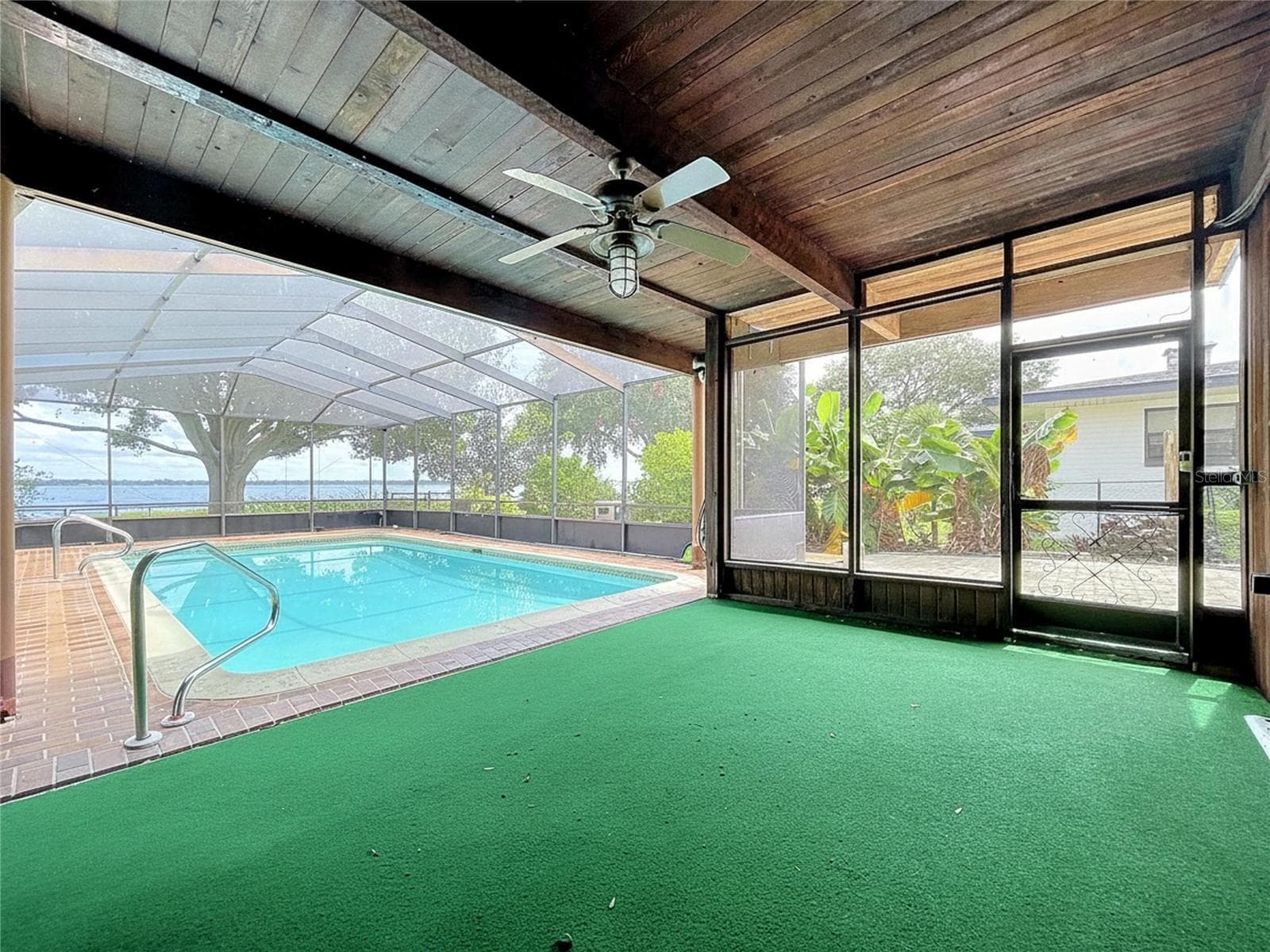 Lanai area with direct pool access - 1348 EDGEWATER BEACH DR, LAKELAND