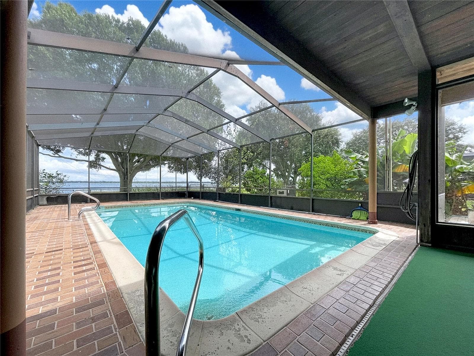 In-ground pool with screened enclosure - 1348 EDGEWATER BEACH DR, LAKELAND