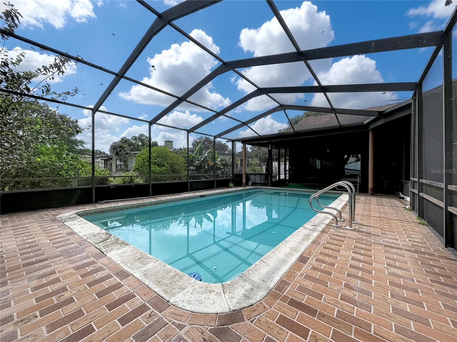 In-ground pool with screened enclosure - 1348 EDGEWATER BEACH DR, LAKELAND