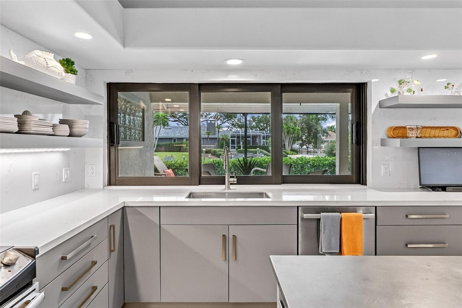 Single Family Residence at 500 VENICE LN, SARASOTA, photo 19 of 59