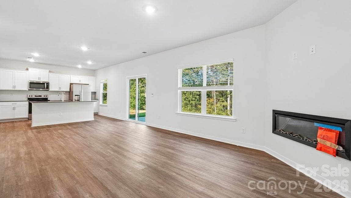 Single Family Residence at 602 Dazzle Loop, Newton, photo 14 of 57