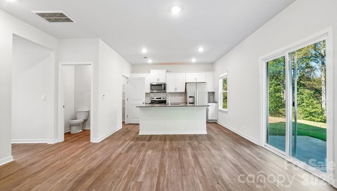Single Family Residence at 602 Dazzle Loop, Newton, photo 16 of 57