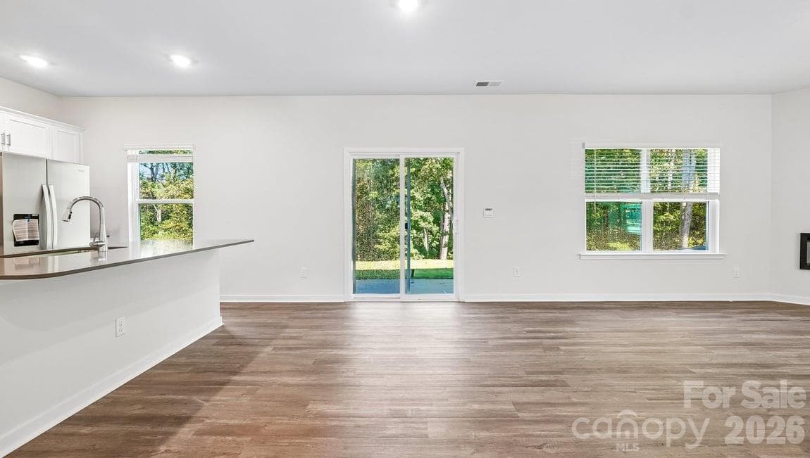 Single Family Residence at 602 Dazzle Loop, Newton, photo 18 of 57