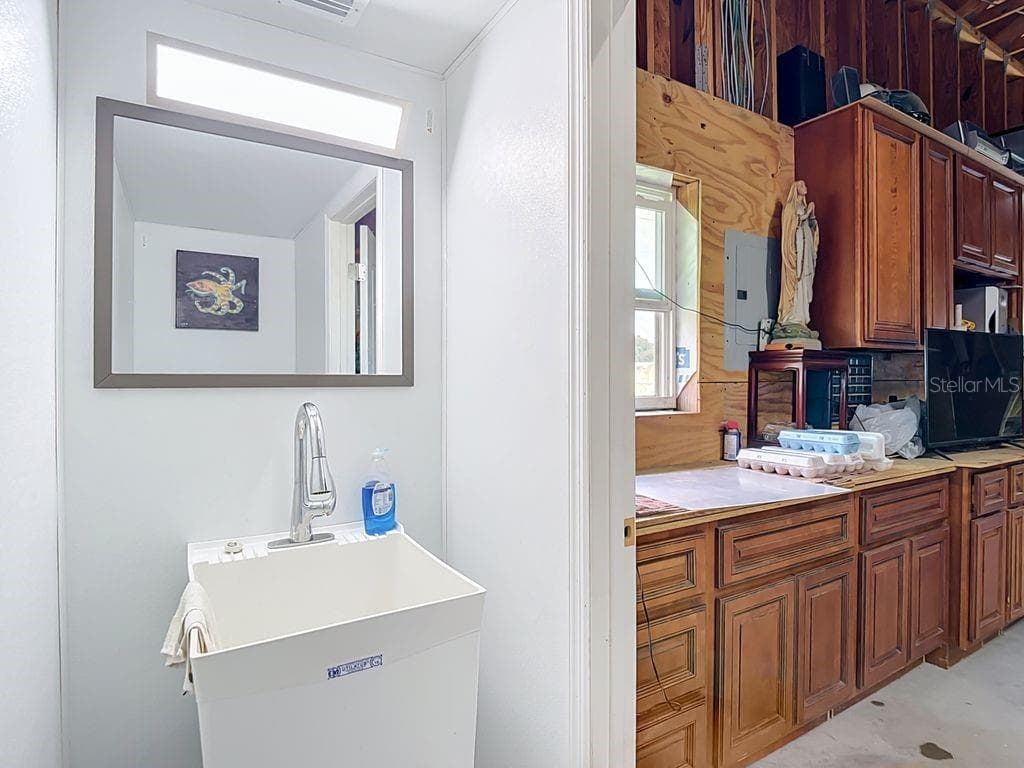 Garage 1/2 bath - 3569 PITTMAN RD, DOVER