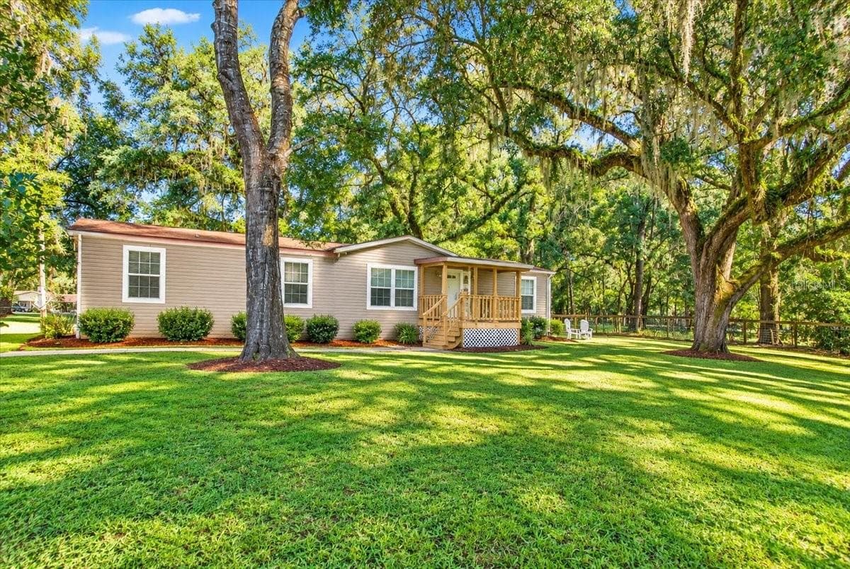 Manufactured Home at 14420 SW TUSTENUGGEE AVE, FORT WHITE, photo 2 of 31