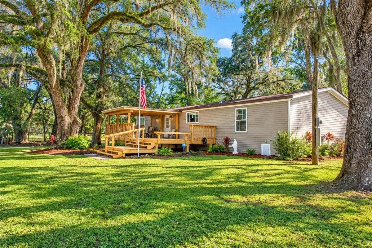 Manufactured Home at 14420 SW TUSTENUGGEE AVE, FORT WHITE, photo 3 of 31