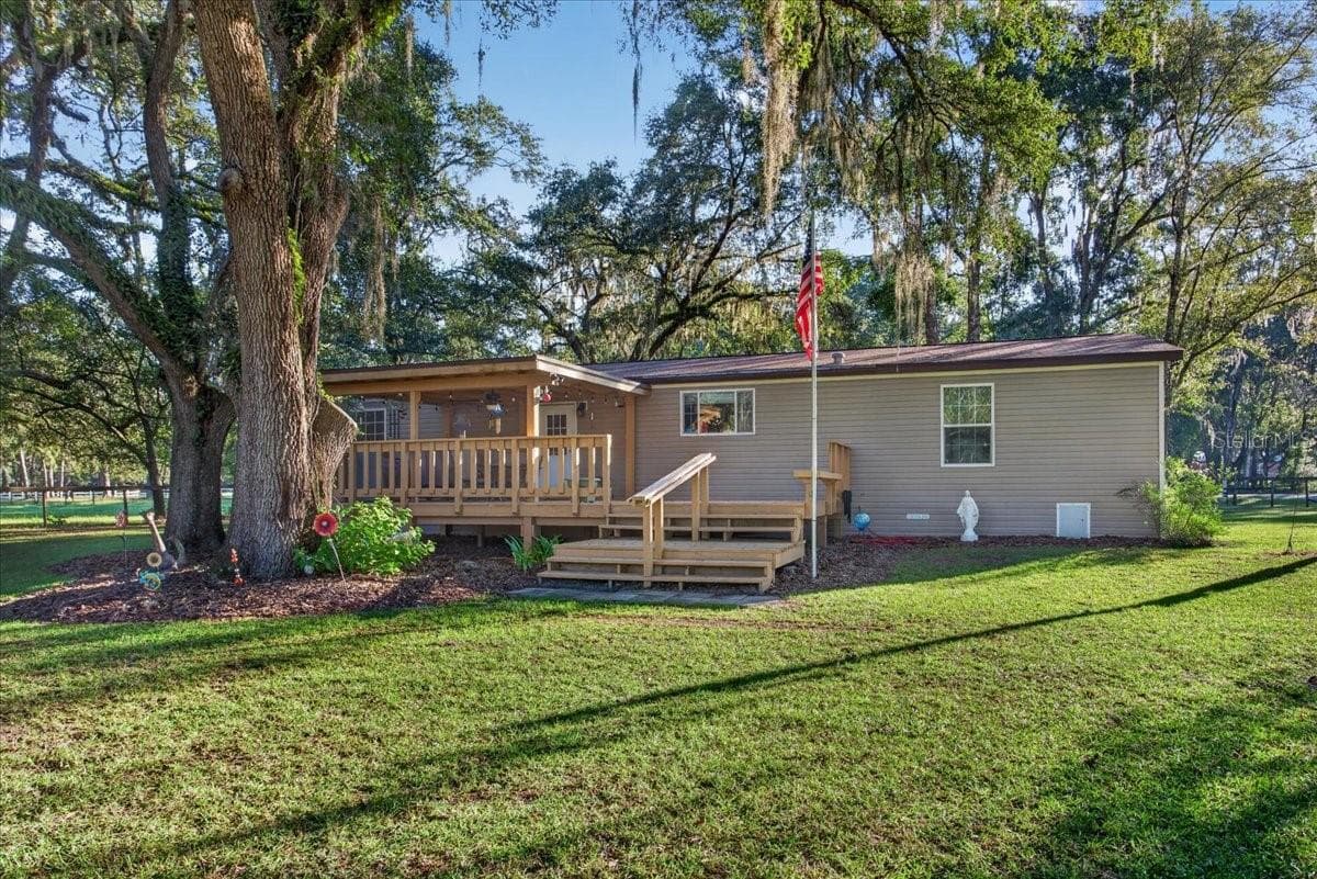Manufactured Home at 14420 SW TUSTENUGGEE AVE, FORT WHITE, photo 4 of 31