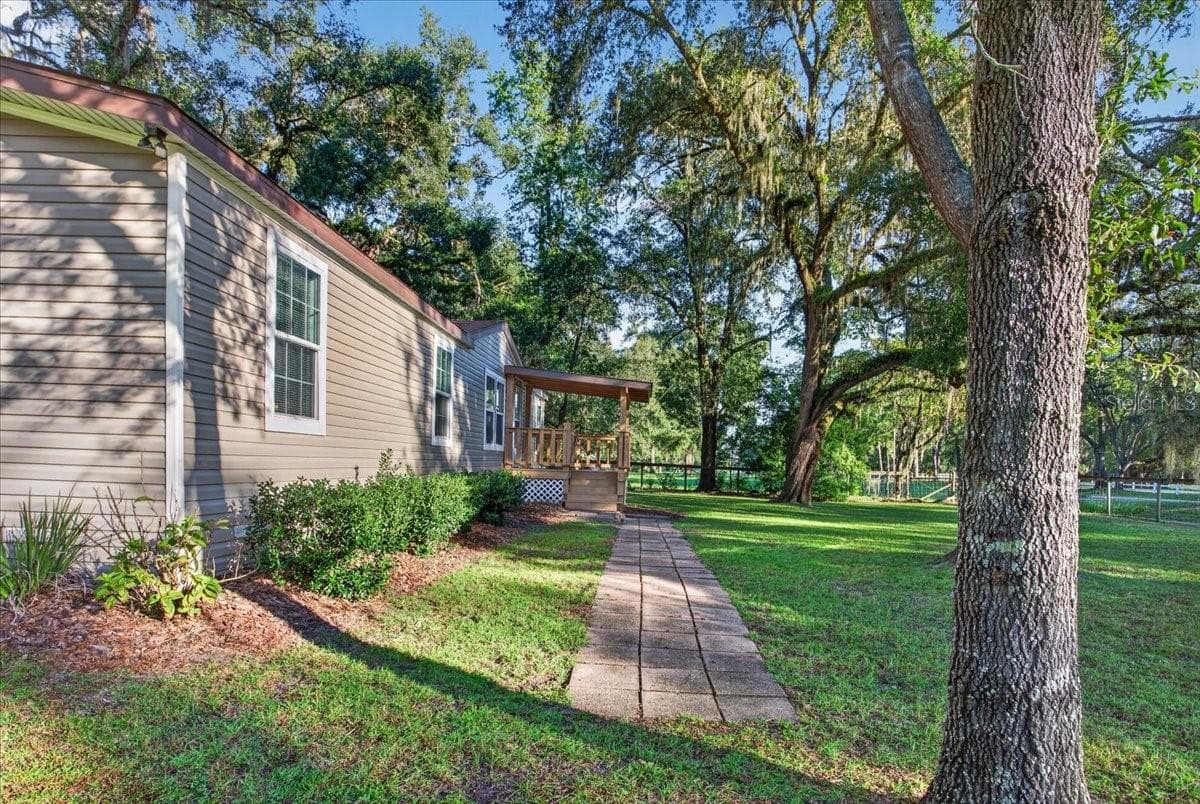Manufactured Home at 14420 SW TUSTENUGGEE AVE, FORT WHITE, photo 6 of 31