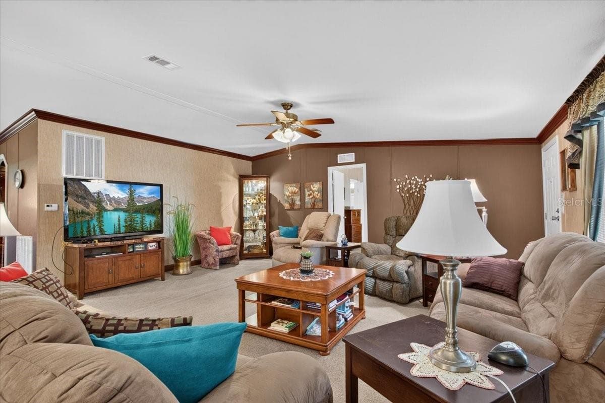 Manufactured Home at 14420 SW TUSTENUGGEE AVE, FORT WHITE, photo 11 of 31