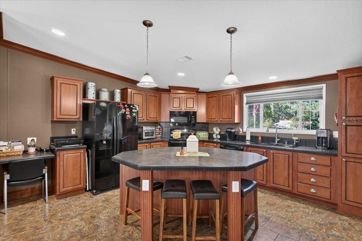 Manufactured Home at 14420 SW TUSTENUGGEE AVE, FORT WHITE, photo 14 of 31