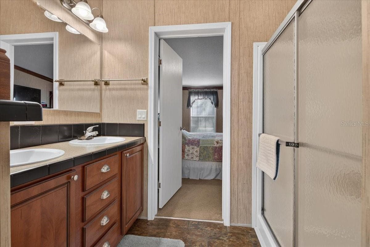 master bath - 14420 SW TUSTENUGGEE AVE, FORT WHITE