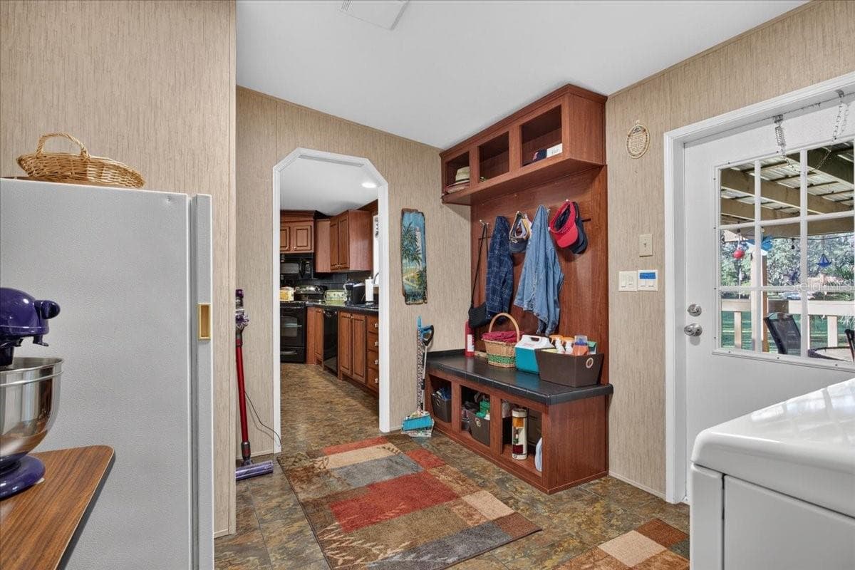 Utility Room/drop zone - 14420 SW TUSTENUGGEE AVE, FORT WHITE