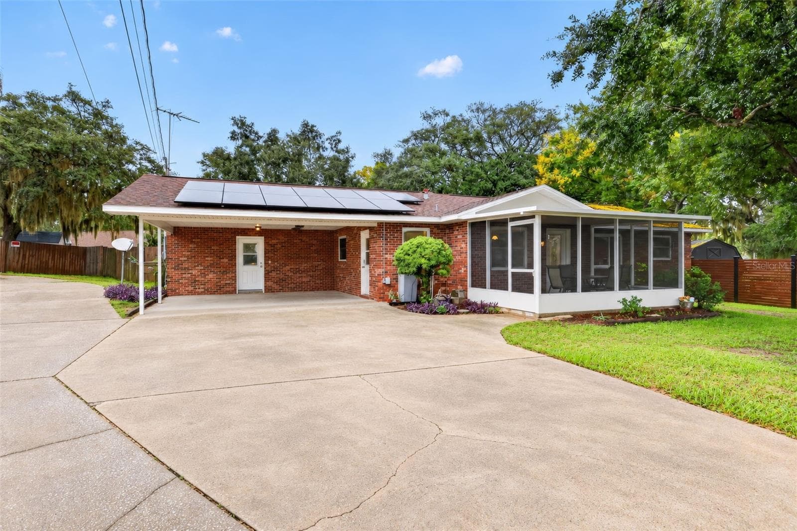 Front exterior - 552 HIGHLAND DR, EUSTIS