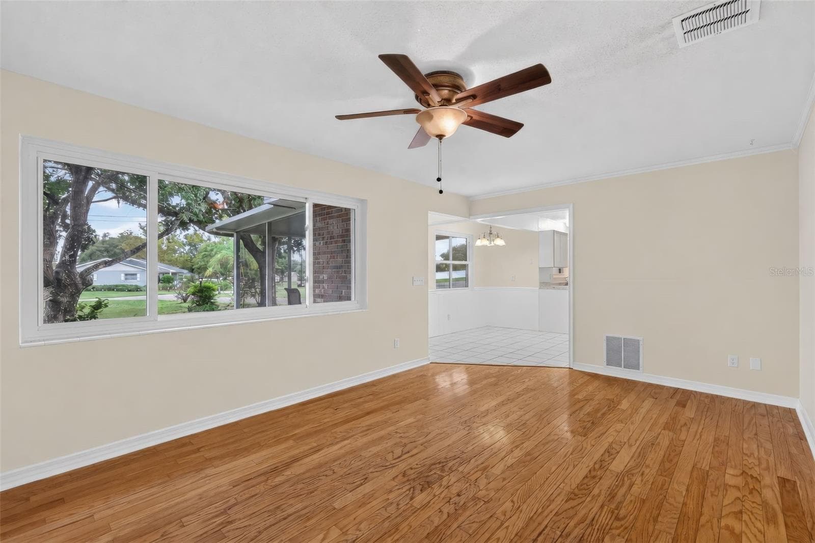 Living room - 552 HIGHLAND DR, EUSTIS