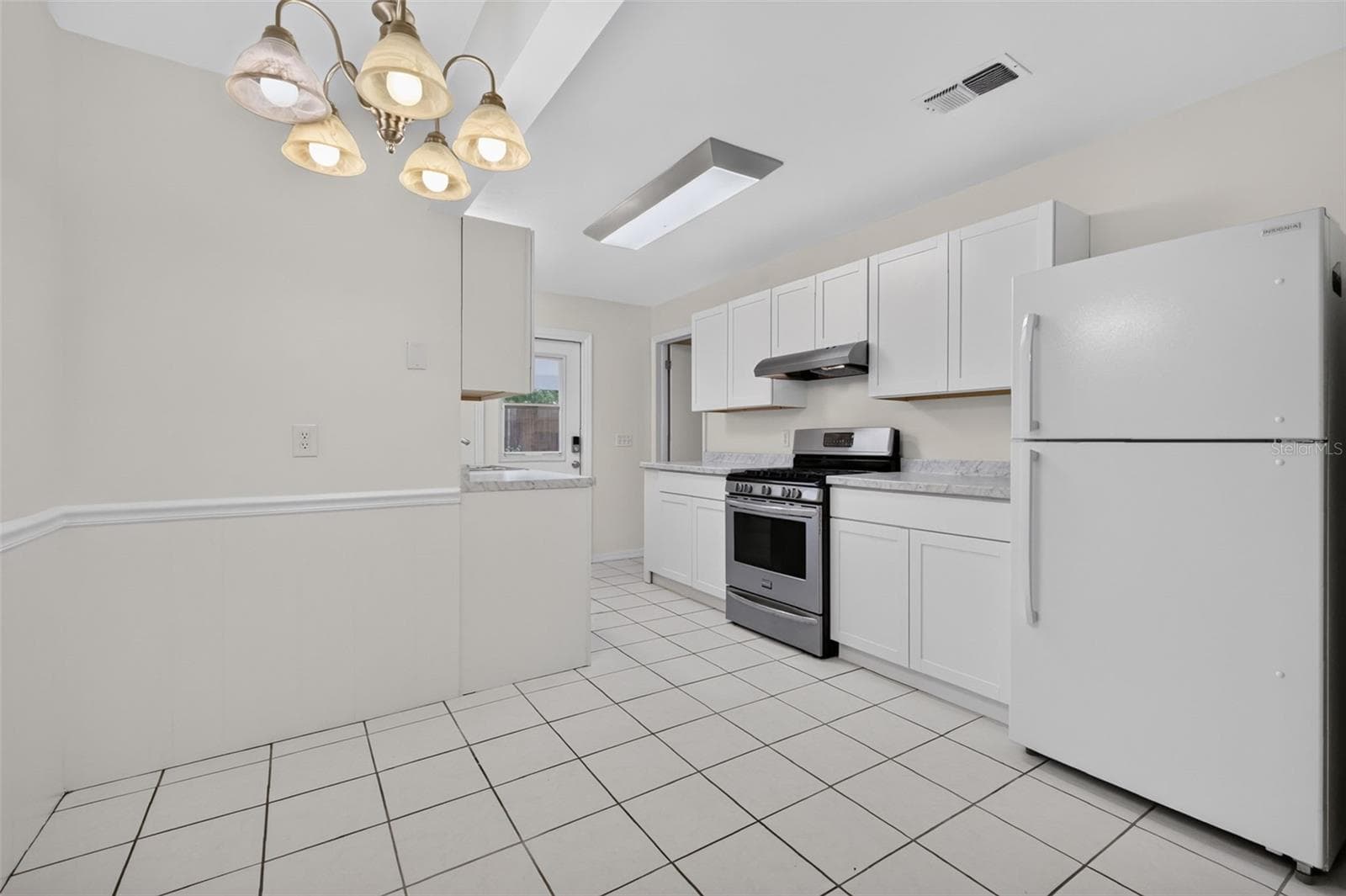 Dinette/Kitchen - 552 HIGHLAND DR, EUSTIS