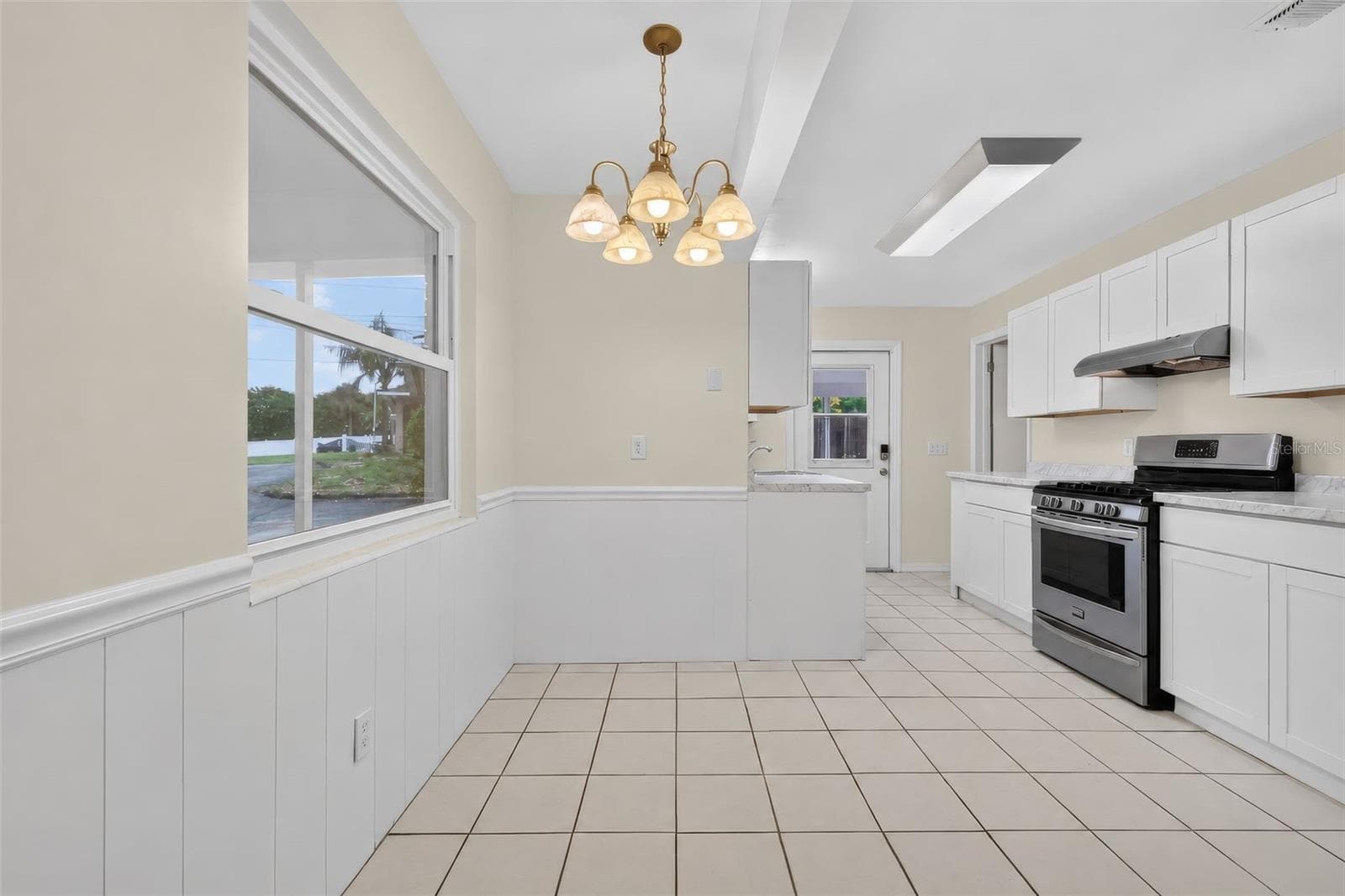 Kitchen - 552 HIGHLAND DR, EUSTIS