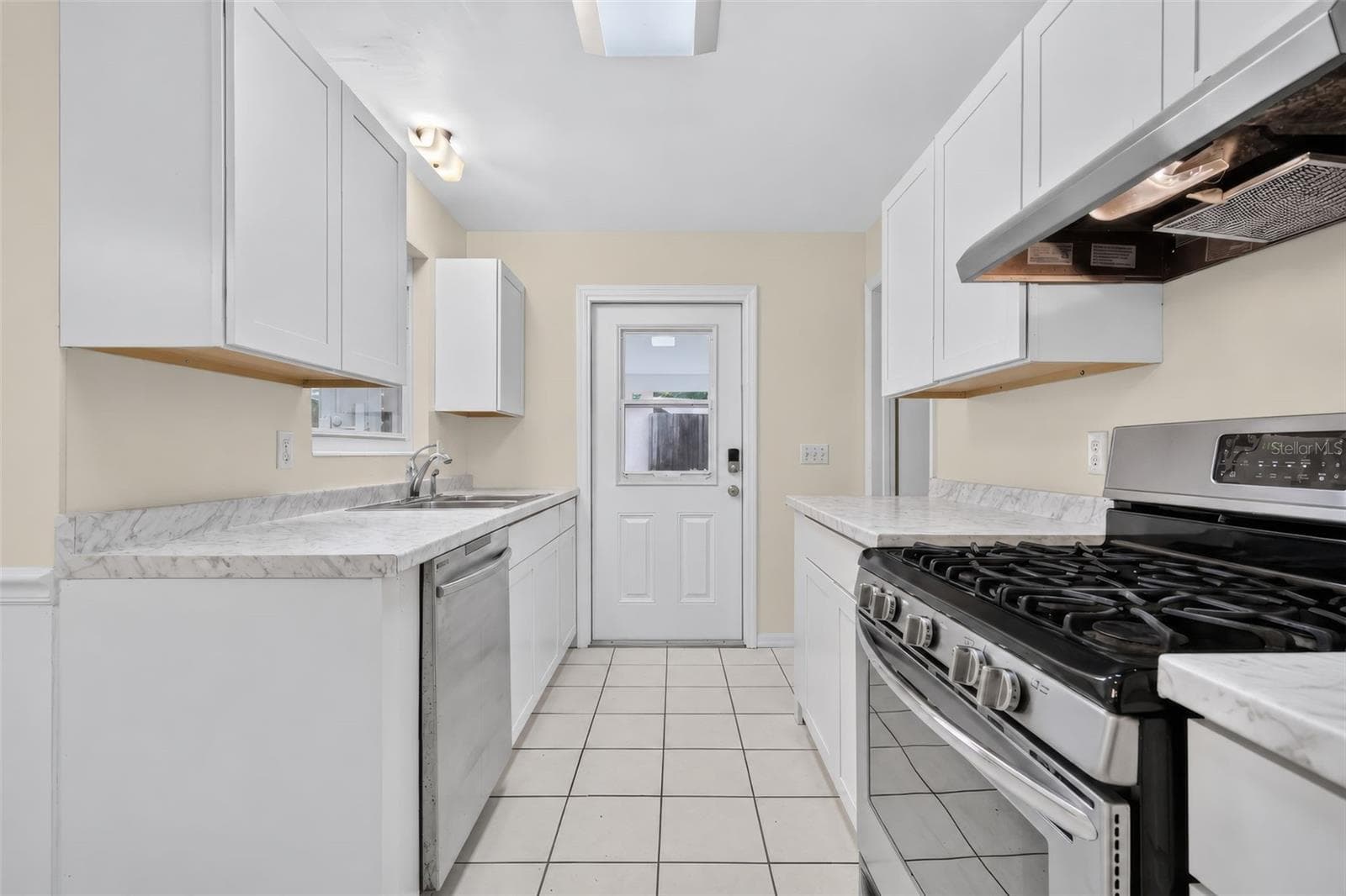 Kitchen - 552 HIGHLAND DR, EUSTIS
