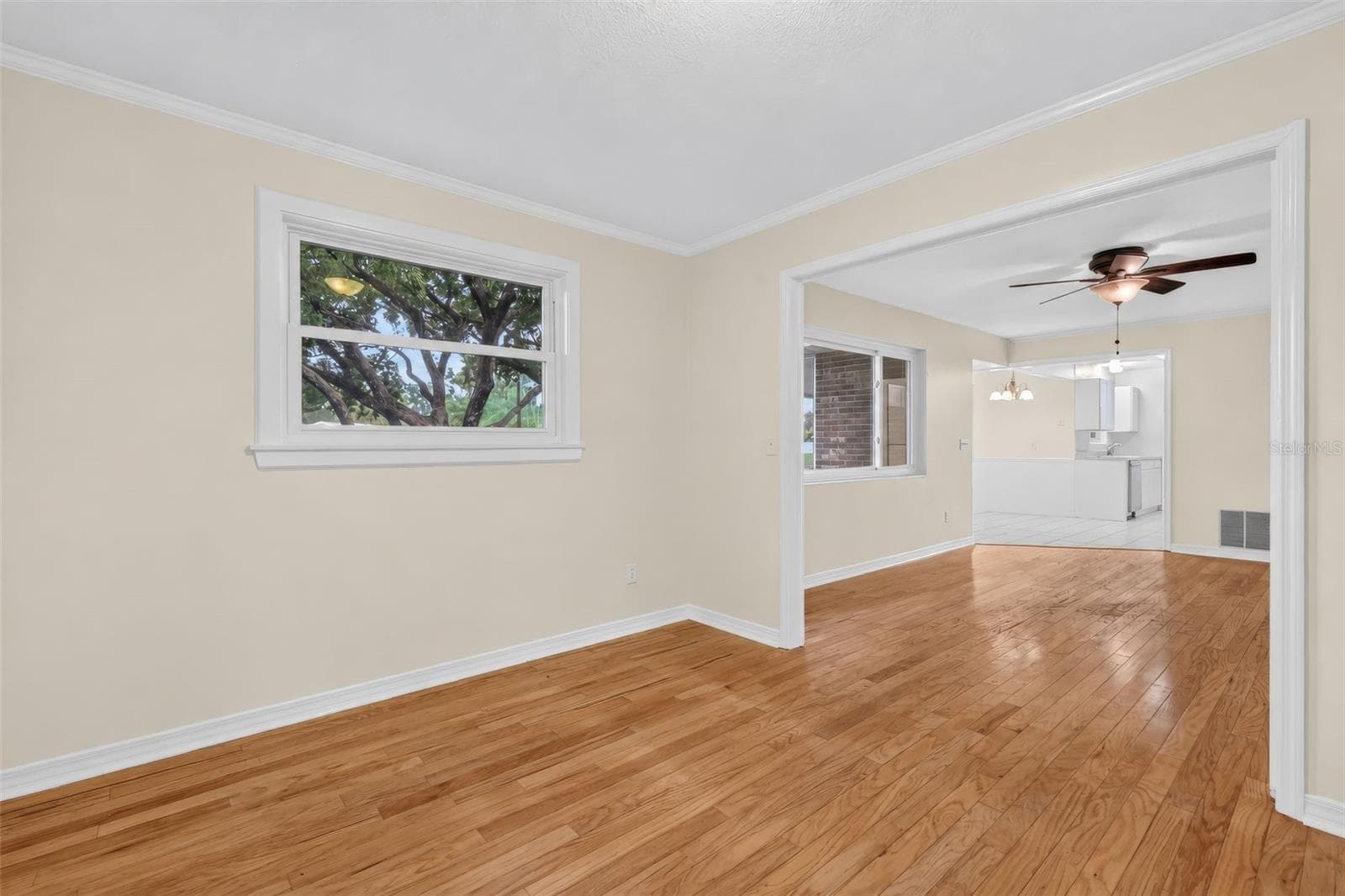 Family/Living rooms - 552 HIGHLAND DR, EUSTIS
