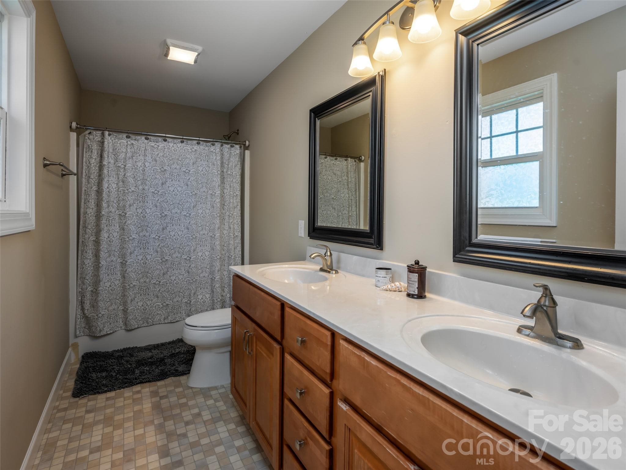 Primary En Suite Bathroom - 33 Sherman Meadows Drive, East Flat Rock