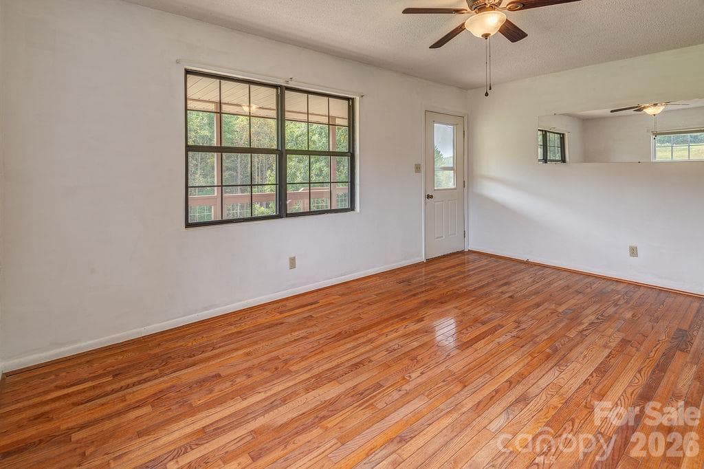 Single Family Residence at 216 Pickens Road, Weaverville, photo 11 of 31