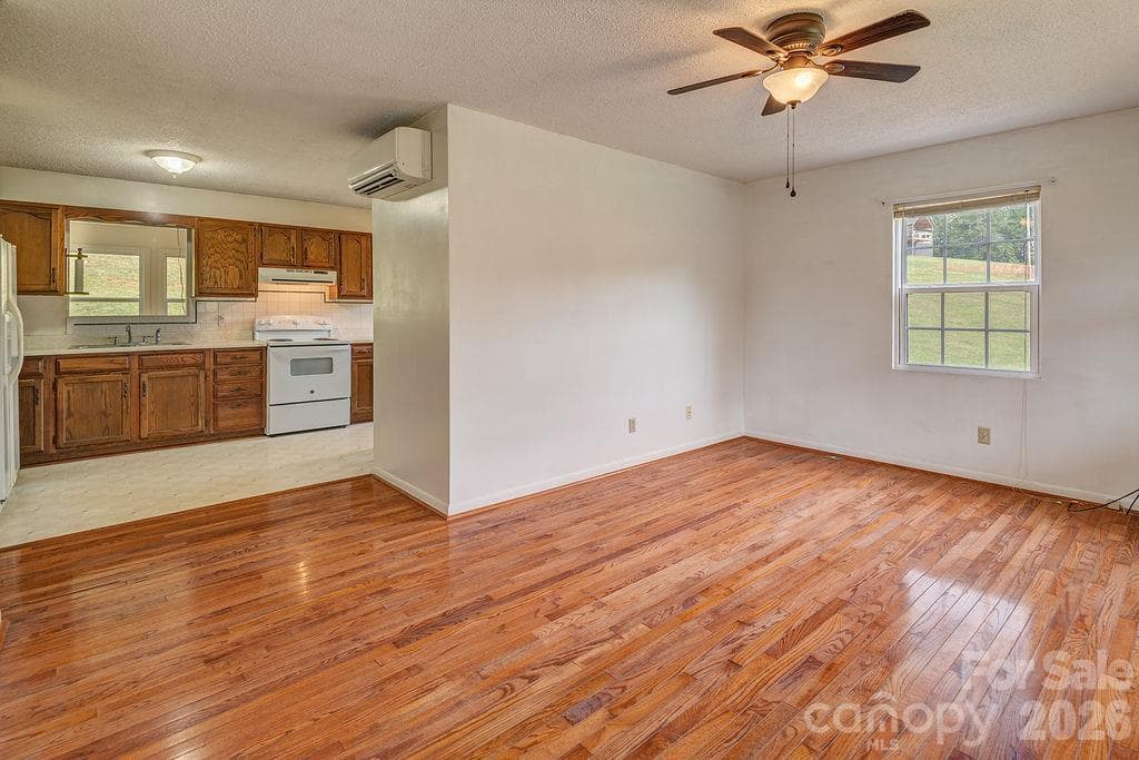 Single Family Residence at 216 Pickens Road, Weaverville, photo 12 of 31