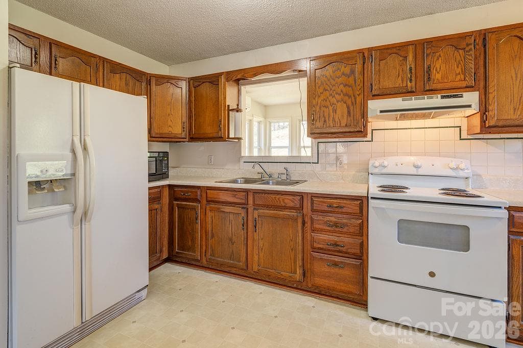 Single Family Residence at 216 Pickens Road, Weaverville, photo 13 of 31