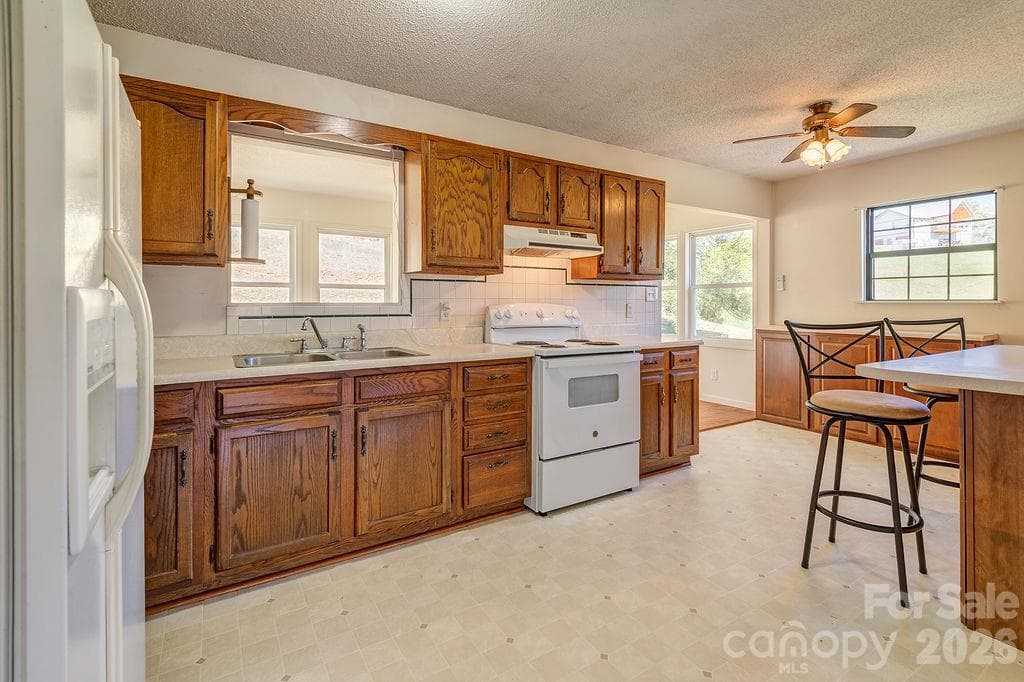 Single Family Residence at 216 Pickens Road, Weaverville, photo 14 of 31