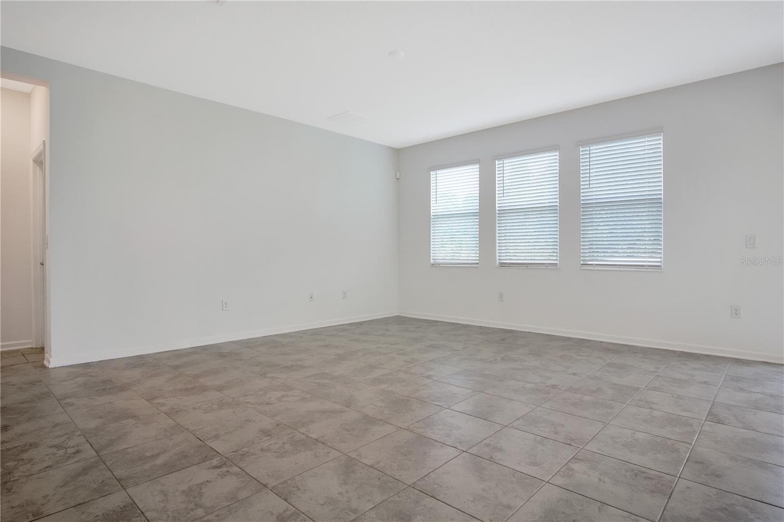 Single Family Residence at 786 CITRUS RESERVE BLVD, DAVENPORT, photo 9 of 33