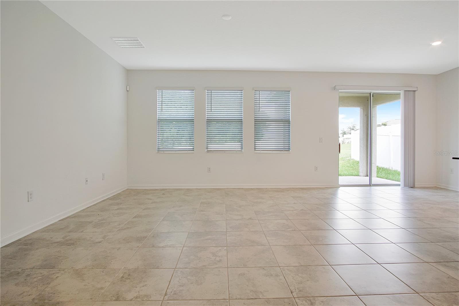 Single Family Residence at 786 CITRUS RESERVE BLVD, DAVENPORT, photo 10 of 33