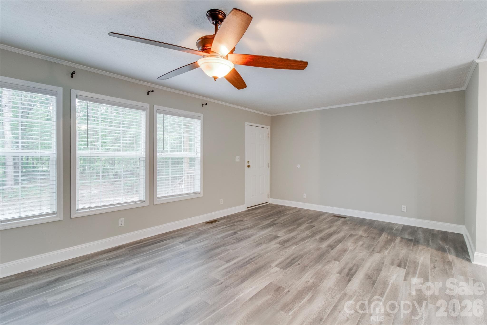 Single Family Residence at 635 Monticello Road, Lancaster, photo 4 of 33