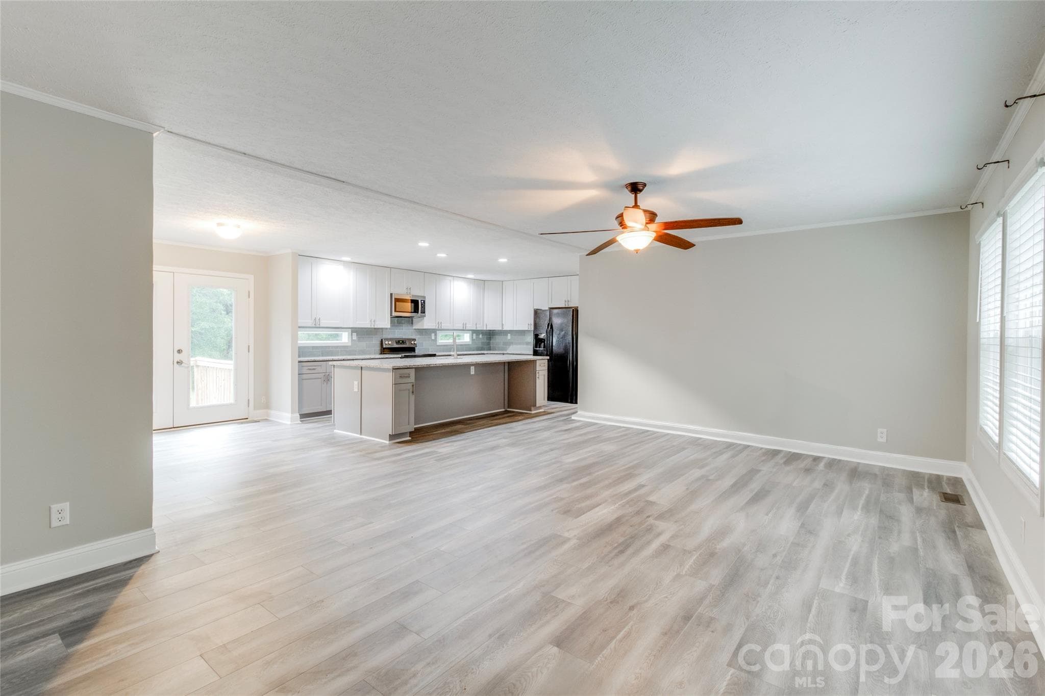 Single Family Residence at 635 Monticello Road, Lancaster, photo 6 of 33