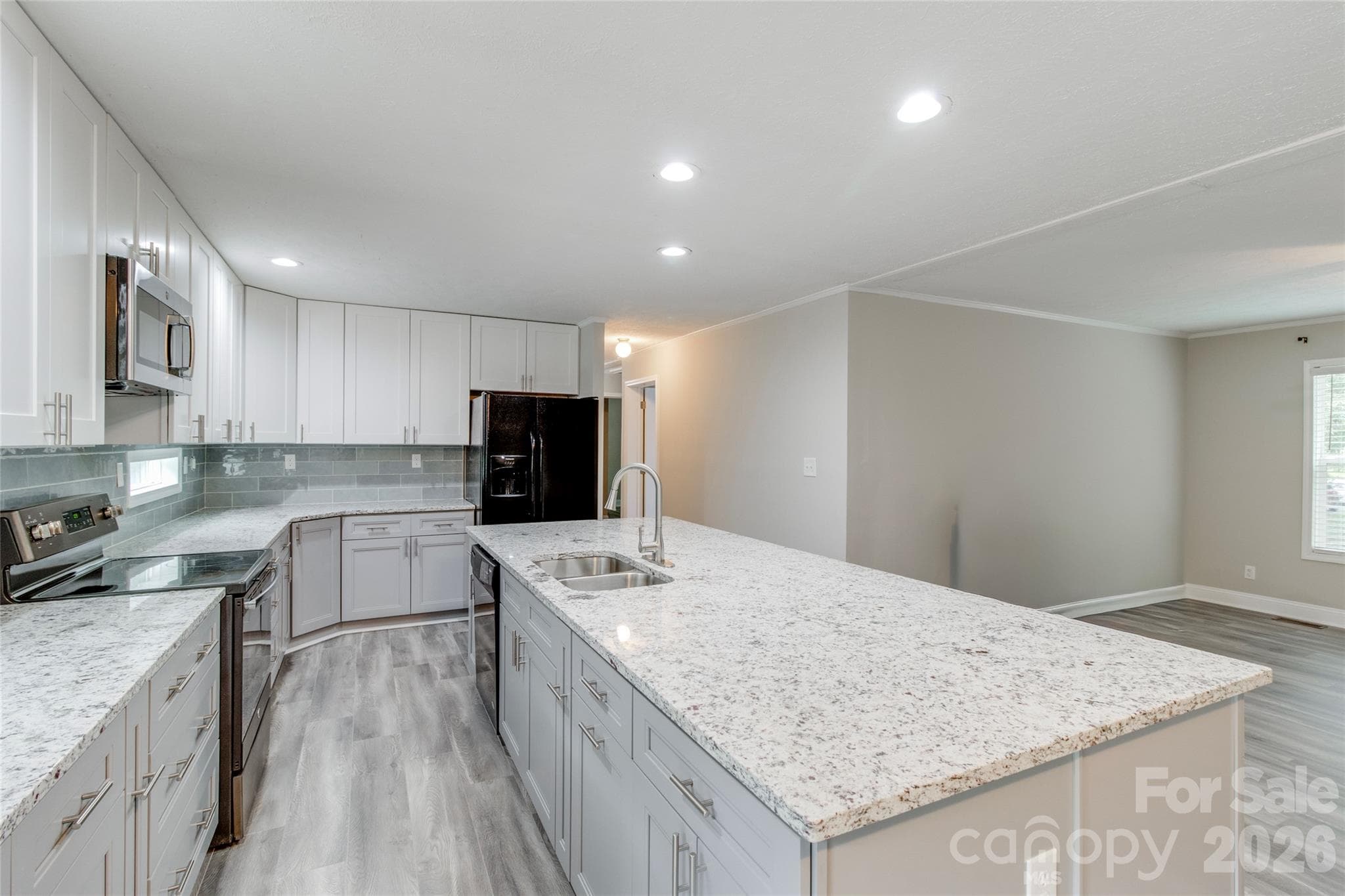 Single Family Residence at 635 Monticello Road, Lancaster, photo 8 of 33
