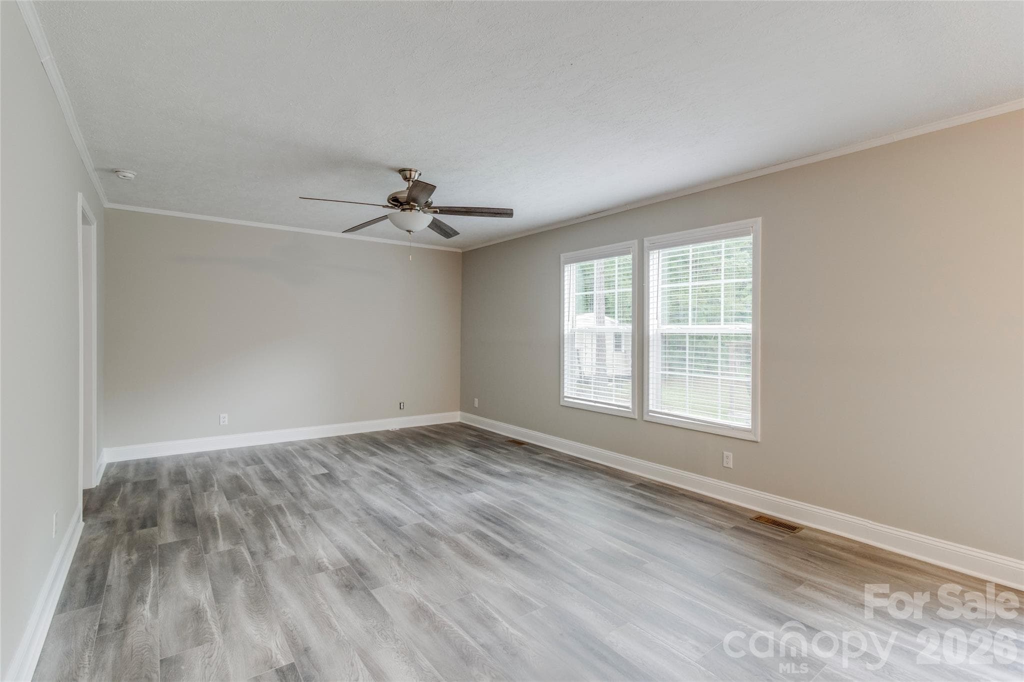 Single Family Residence at 635 Monticello Road, Lancaster, photo 12 of 33