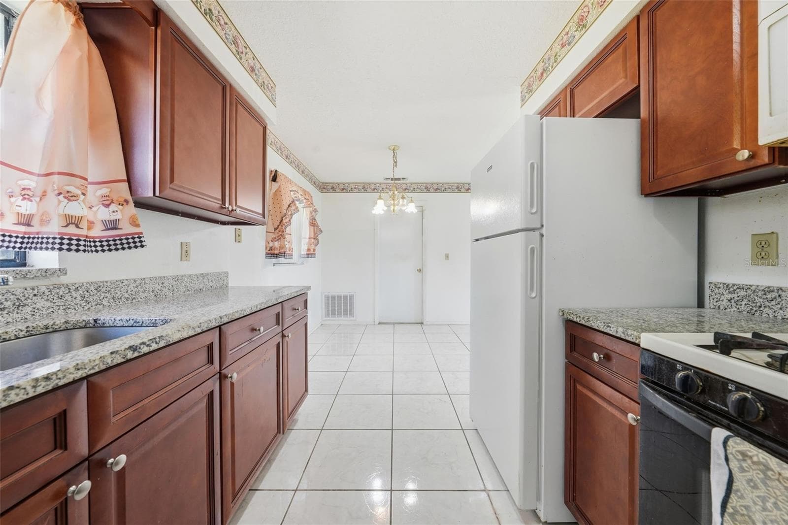 Single Family Residence at 1069 MILDRED DIXON WAY, WINTER GARDEN, photo 8 of 16
