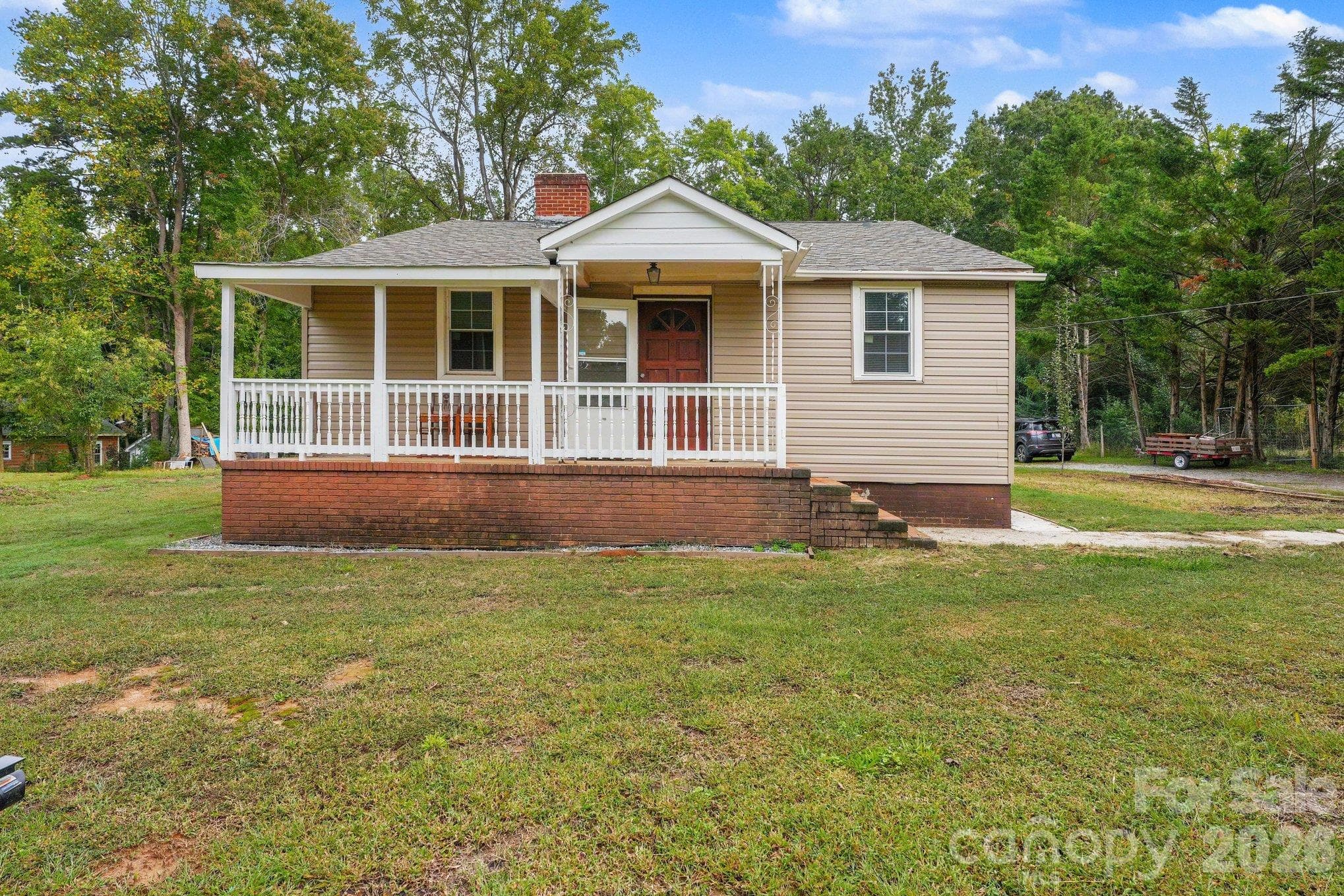 Single Family Residence at 144 Ginger Lane, Mooresville, photo 2 of 26