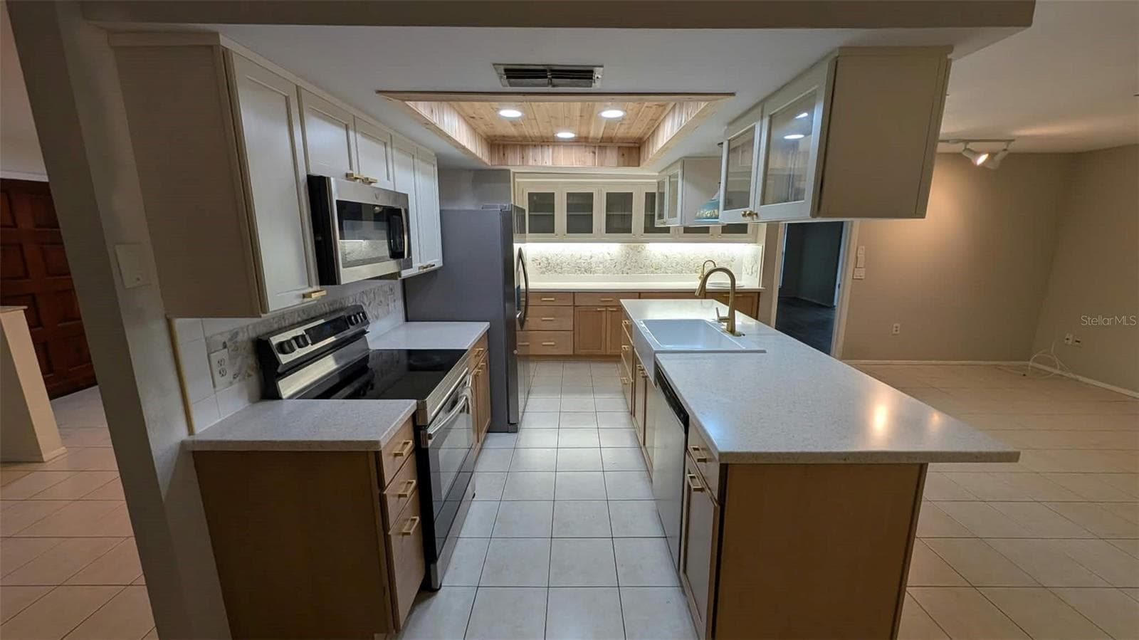 Single Family Residence at 12408 GOLDEN OAK CIR, HUDSON, photo 5 of 61