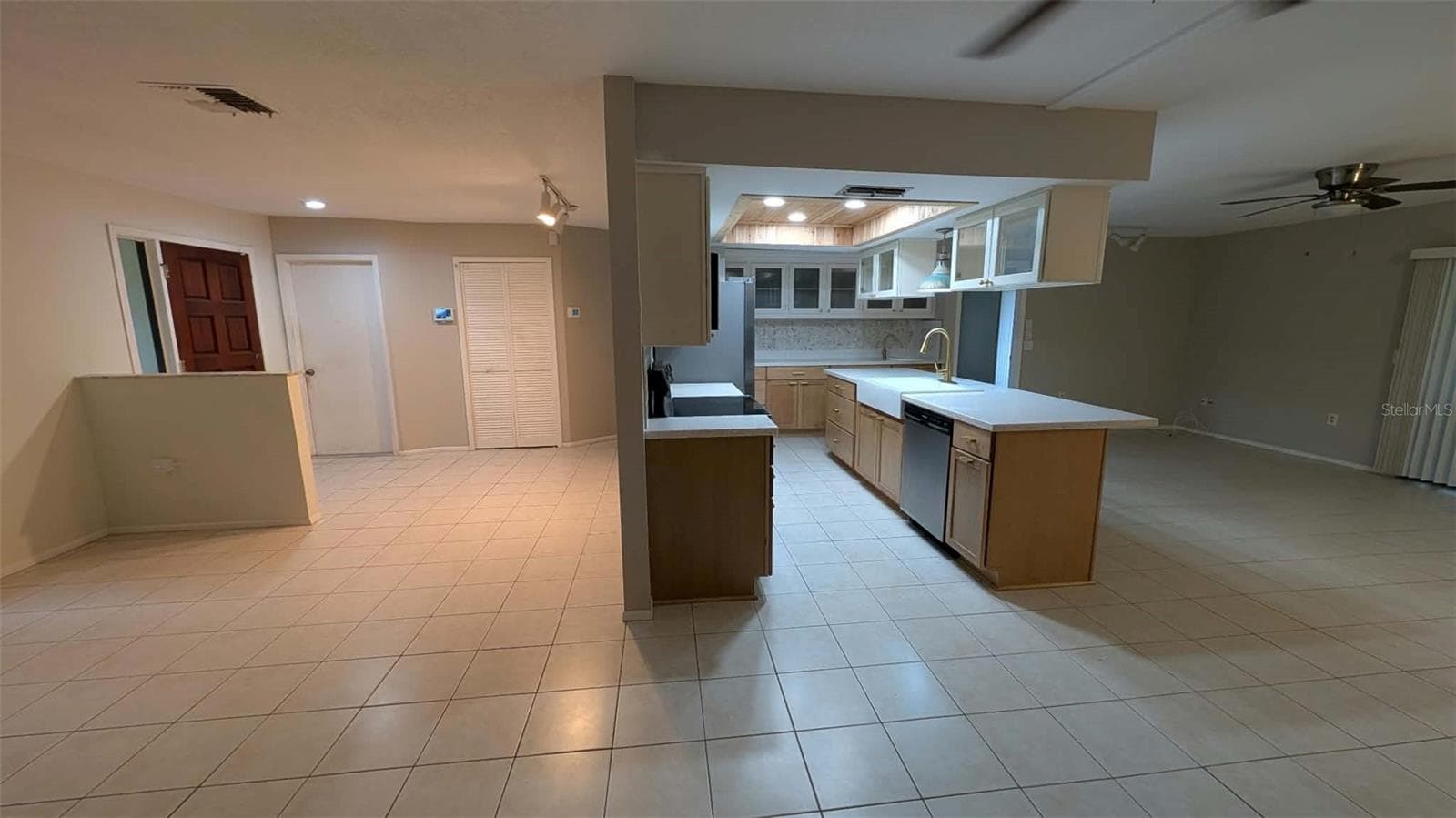Single Family Residence at 12408 GOLDEN OAK CIR, HUDSON, photo 11 of 61