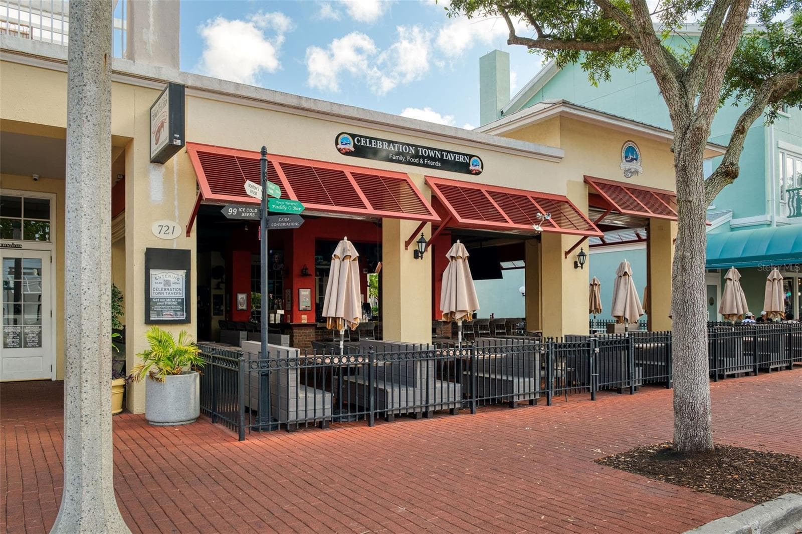 Town Tavern Outdoor Bar Area - 1003 OLD BLUSH RD, CELEBRATION