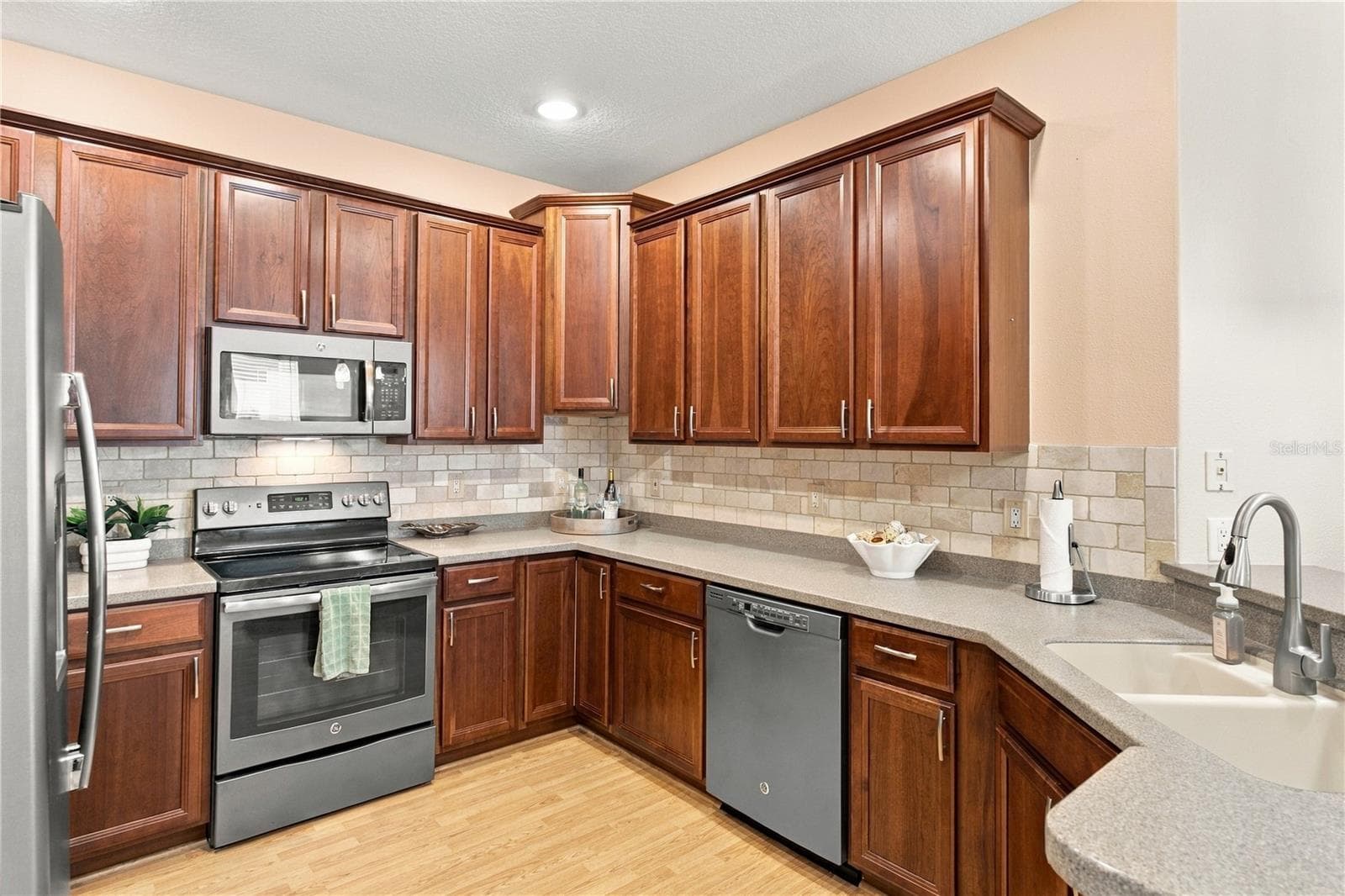 Villa at 10719 ASHFORD OAKS DR, TAMPA, photo 3 of 56