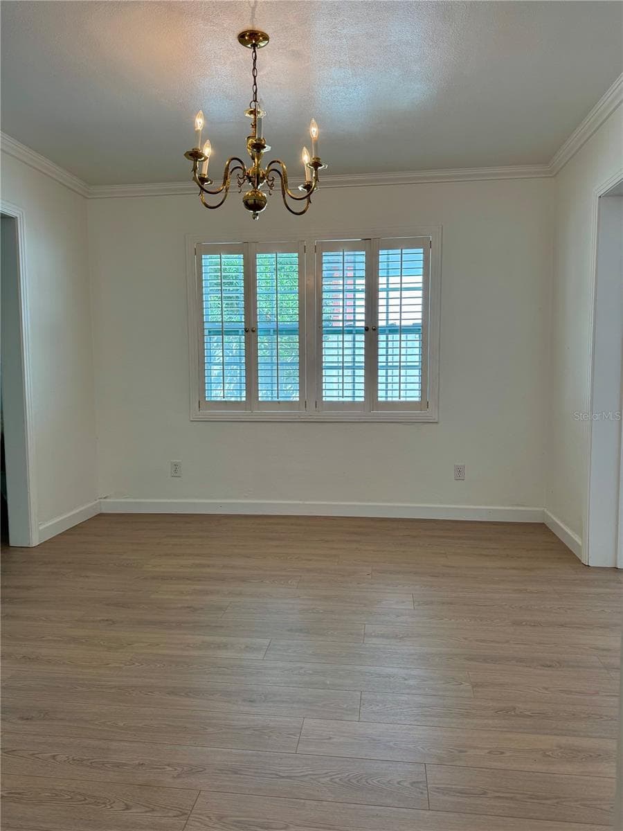 Single Family Residence at 207 W DAVIS BLVD, TAMPA, photo 5 of 21