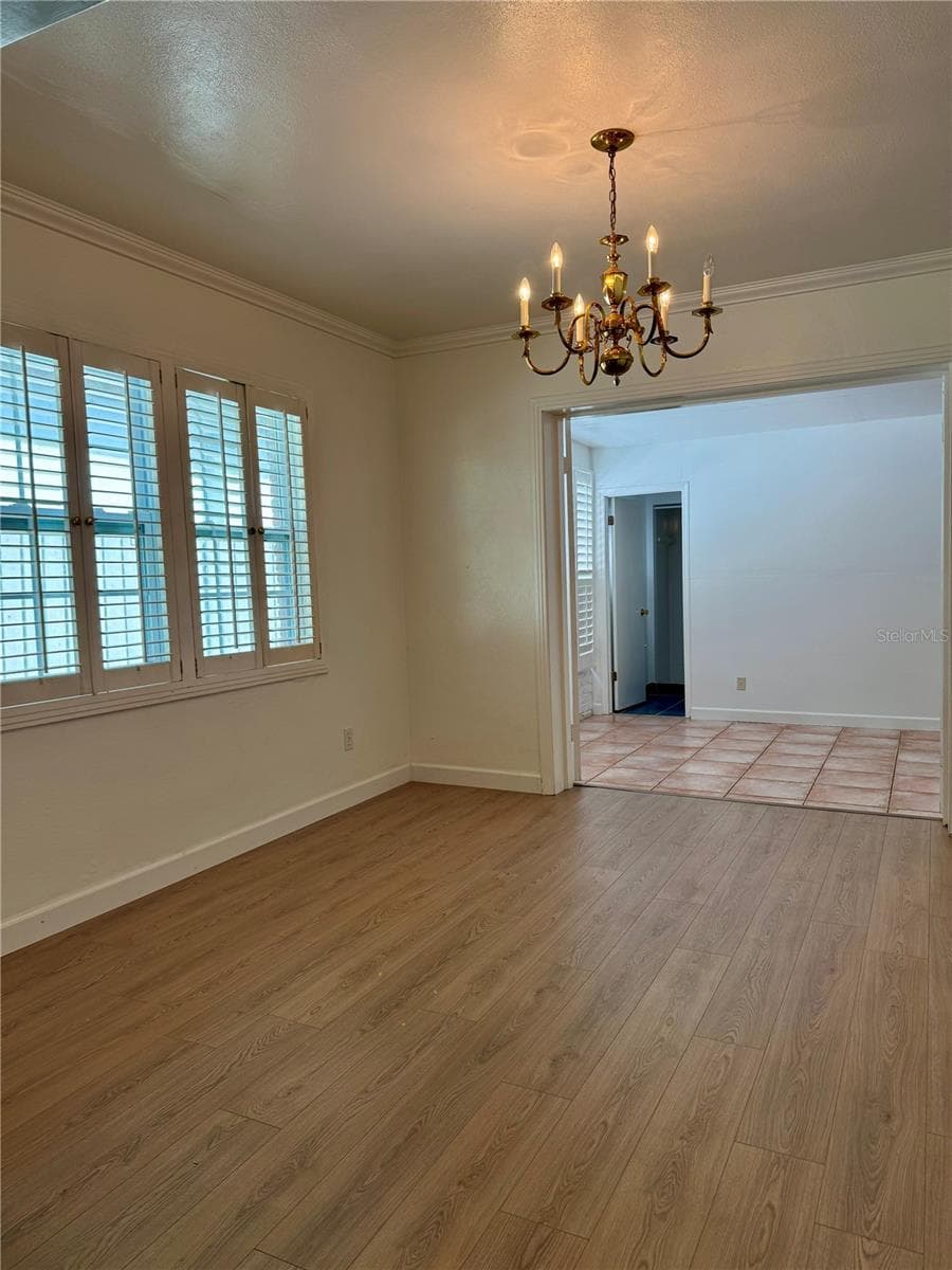 Single Family Residence at 207 W DAVIS BLVD, TAMPA, photo 6 of 21