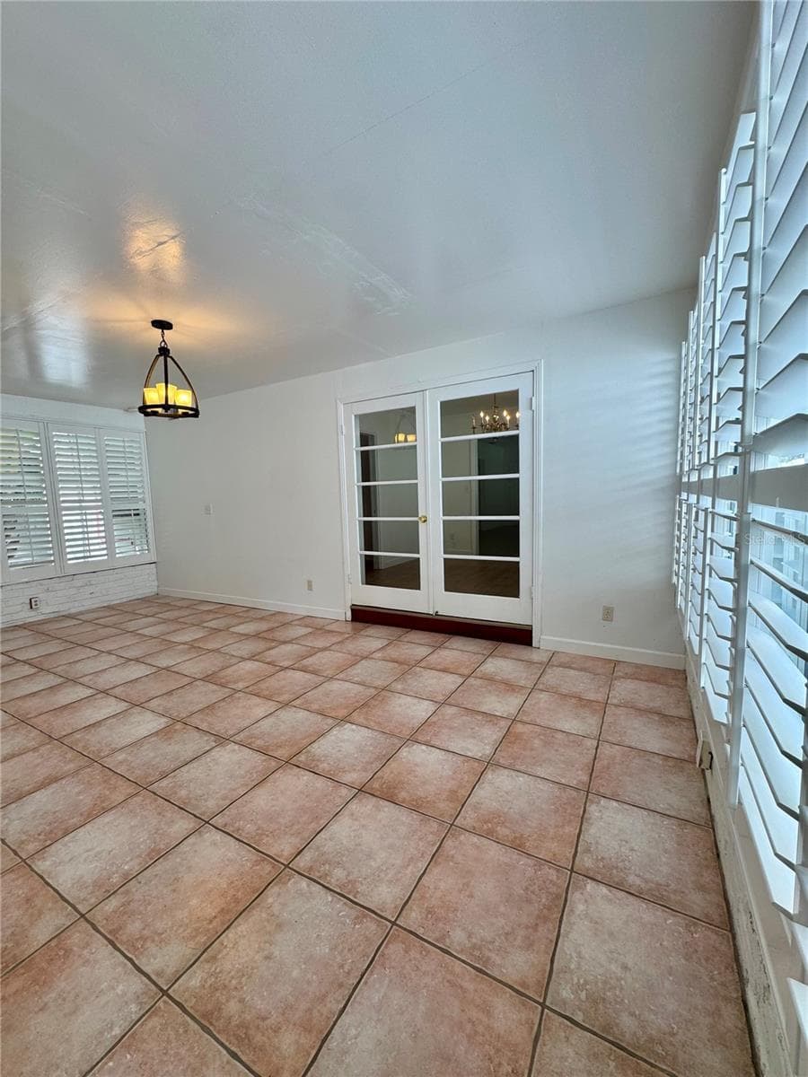 Single Family Residence at 207 W DAVIS BLVD, TAMPA, photo 7 of 21
